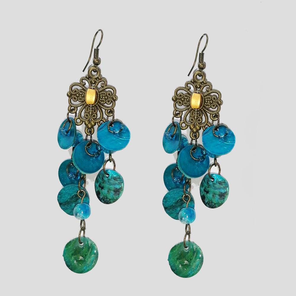 گوشواره دخترانه مدل مهره های صدفی