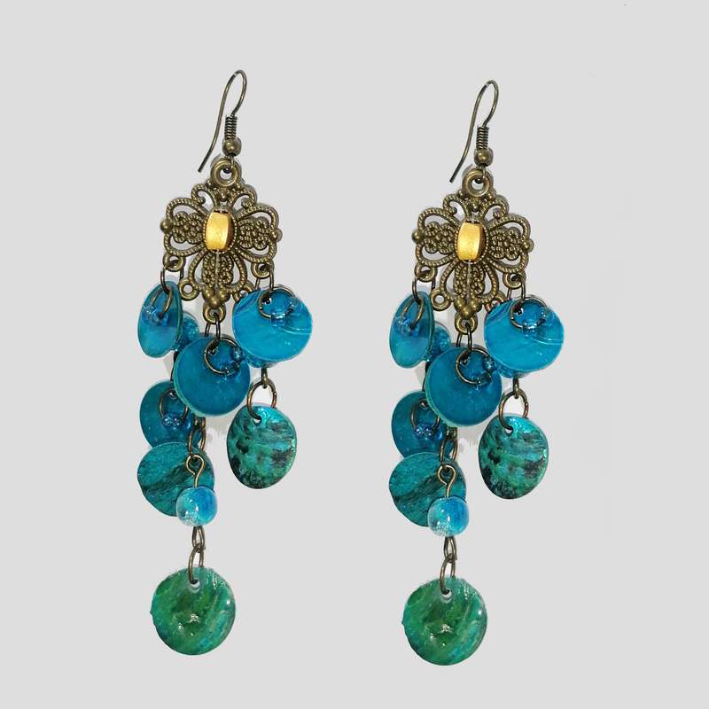 گوشواره دخترانه مدل مهره های صدفی