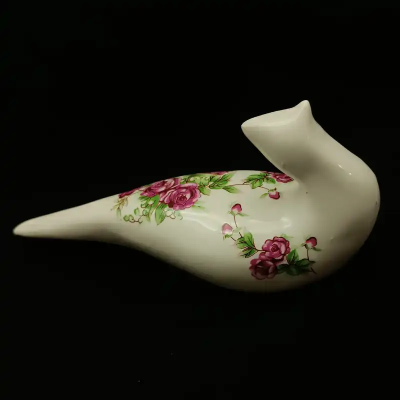 مجسمه سرامیکی هیوا مدل صبا طرح گل سرخی کد 15759637