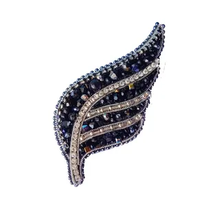 گل سینه زنانه مدل برگ C