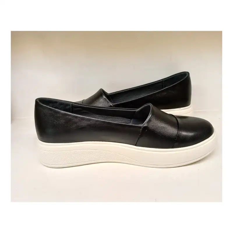 کفش روزمره زنانه سرزمین چرم مدل کد 141806 رنگ مشکی