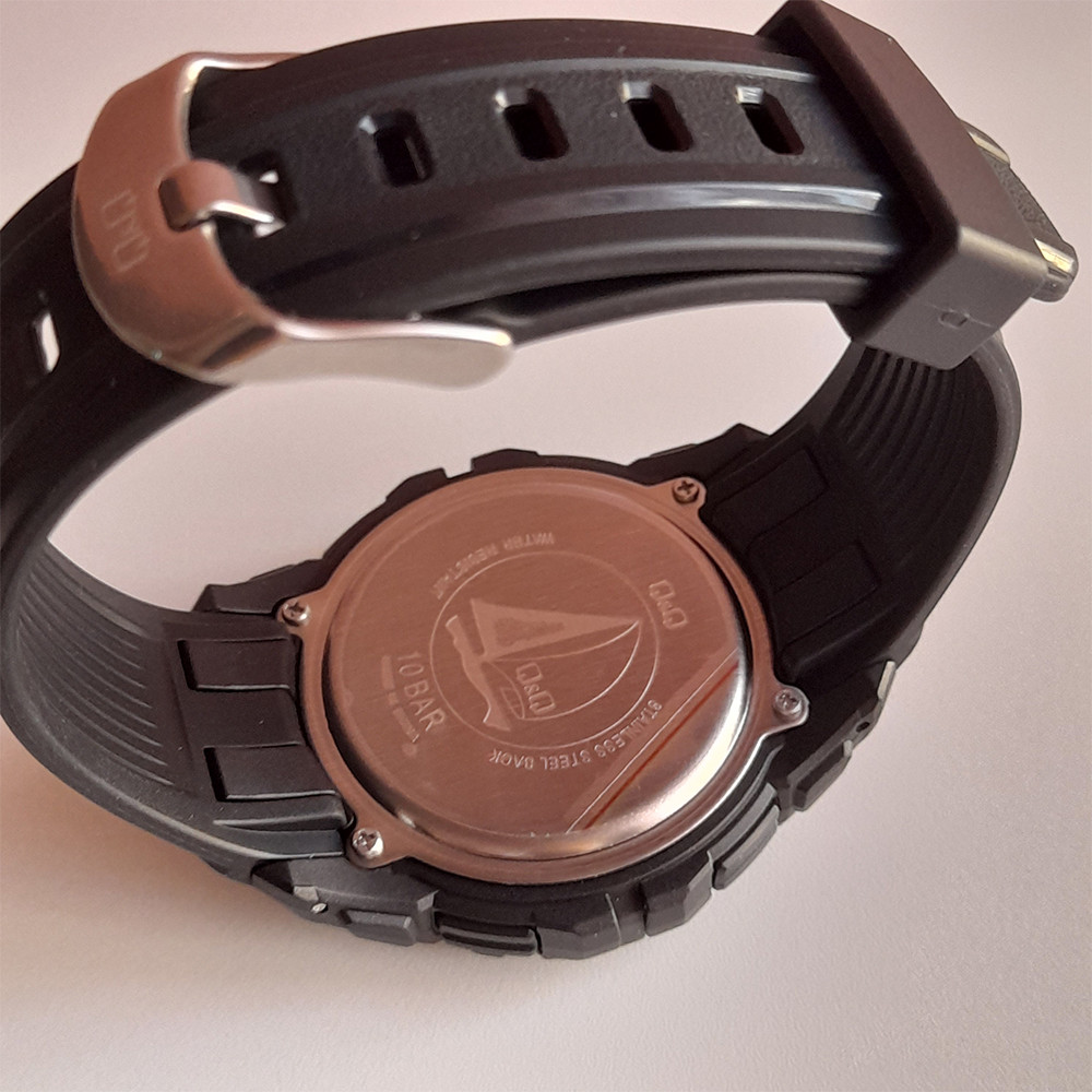 ساعت مچی دیجیتال مردانه کیو اند کیو مدل G06A-006VY ساعت مچی دیجیتال مردانه کیو اند کیو مدل G06A-006VY