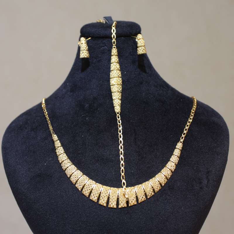 نیم ست طلا 18 عیار زنانه رستا گالری مدل 01 نیم ست طلا 18 عیار زنانه رستا گالری مدل 01