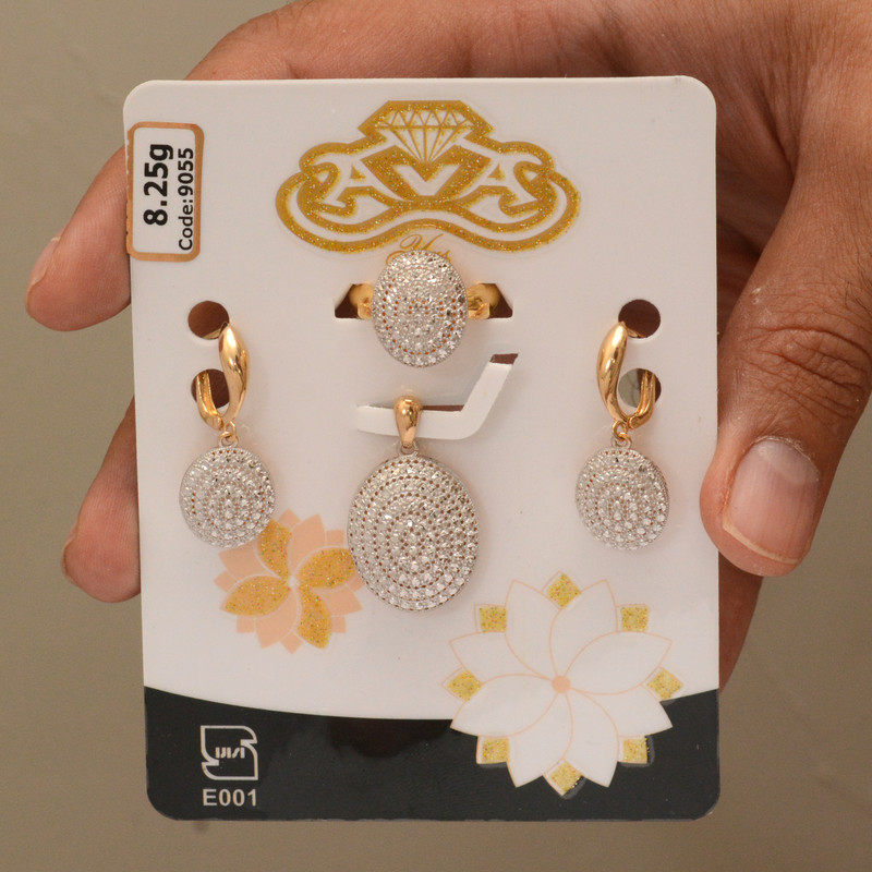 نیم ست طلا 18 عیار زنانه طلای مستجابی مدل آوا تراش بیضی مارشال کد 68003