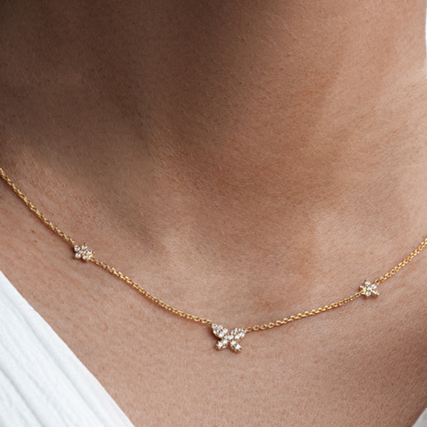 گردنبند طلا 18 عیار زنانه ماوی گالری مدل دو گل و پروانه