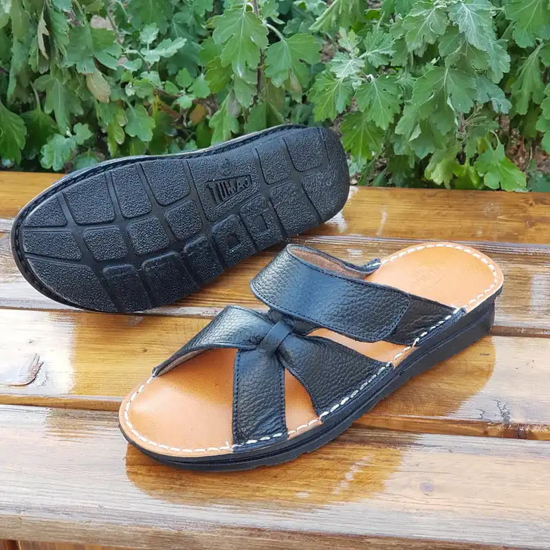 دمپایی زنانه مدل چرم طبیعی کد 06 رنگ مشکی