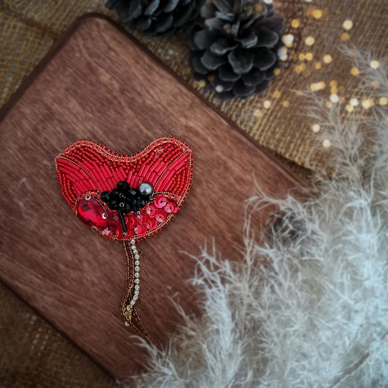 سنجاق سینه زنانه مدل HEART سنجاق سینه زنانه مدل HEART