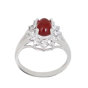 انگشتر نقره زنانه بازرگانی میلادی مدل برلیان اتمی عقیق سرخ رکاب مدرن کد AW_619