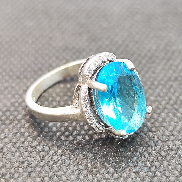 انگشتر نقره زنانه مدل سنگ توپاز کد 425 انگشتر نقره زنانه مدل سنگ توپاز کد 425