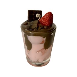 نقد و بررسی شمع دست ساز طرح آیس لاته توت فرنگی مدل T1035 توسط خریداران