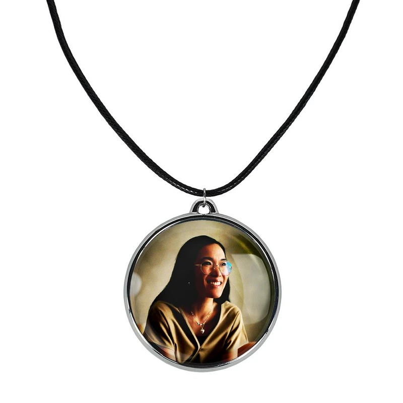 گردنبند خندالو مدل سریال بیف Beef کد 2999429995