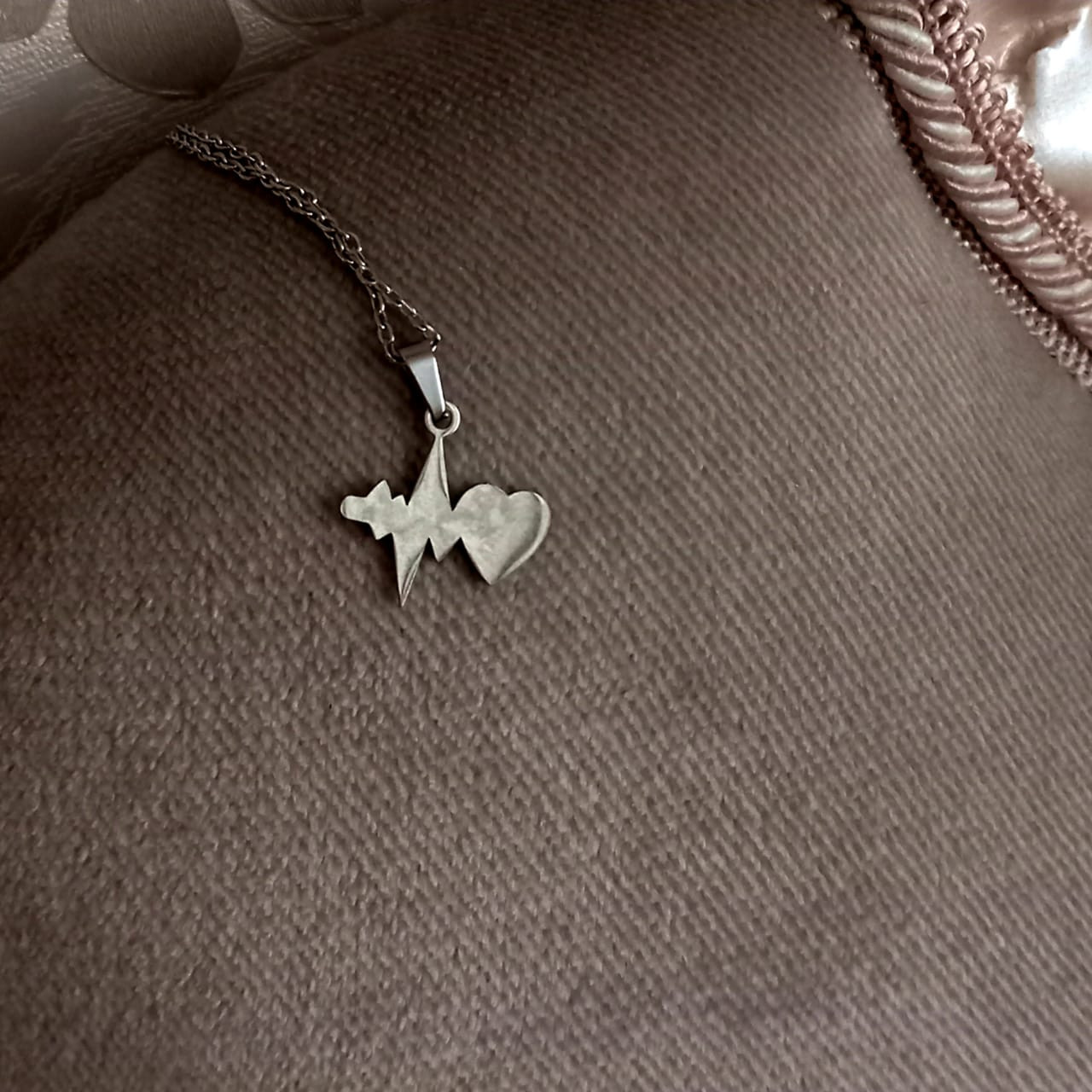 نیم ست زنانه مدل قلب و ضربان کد P2300