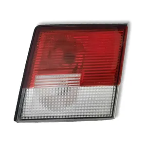 چراغ خطر عقب روی درب صندوق راست ایساکو مدل S0202 مناسب برای سمند 