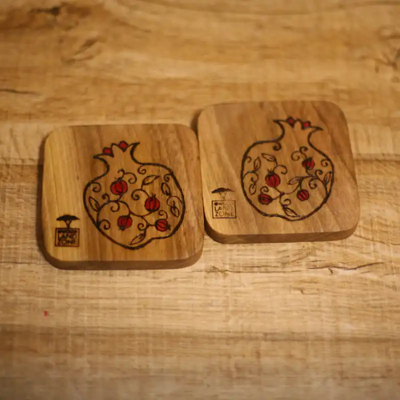 زیر لیوانی چوبی وودلندزون مدل انار یلدا بسته 2 عددی