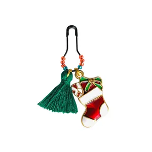 سنجاق سینه زنانه طرح چکمه کریسمس