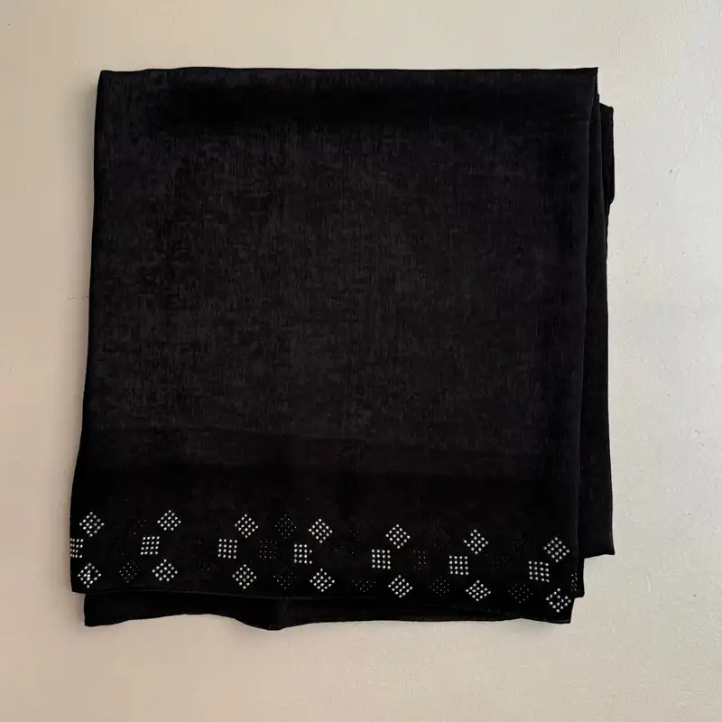 روسری زنانه مدل کوپرا پتینه مجلسی حاشیه نگین حرارتی آینه قواره 140