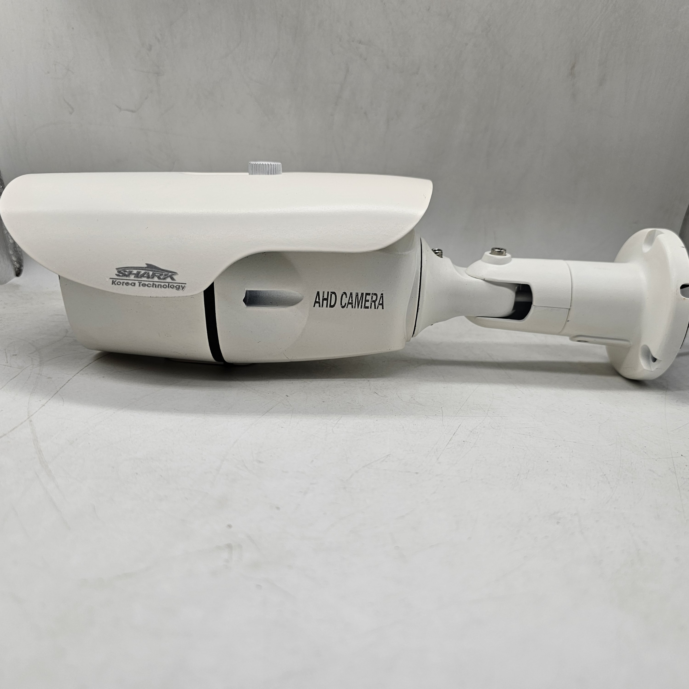 دوربین مداربسته شارک مدل warm light-SH4090FTL53AHD