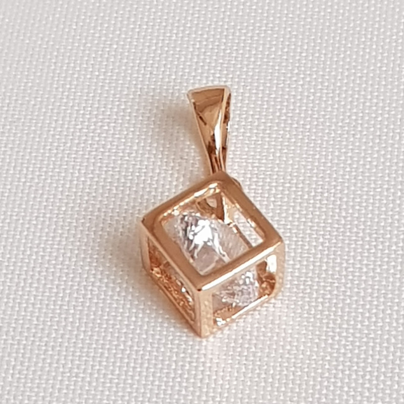 آویز گردنبند زنانه ژوپینگ مدل مکعب نگین دار 137