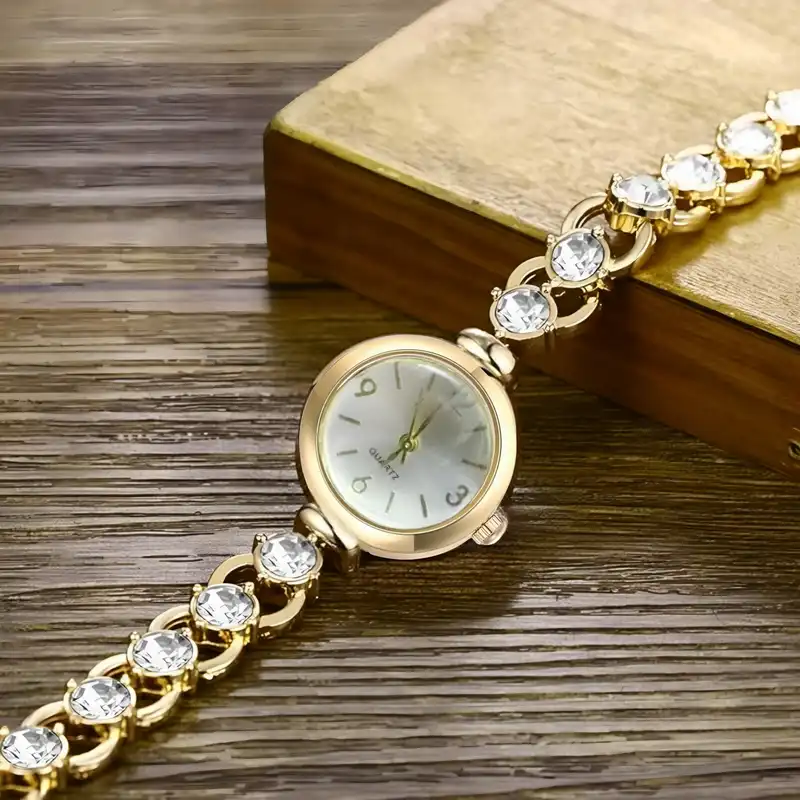 ساعت مچی عقربه ای زنانه مدل نگین دار دستبندی کد 1