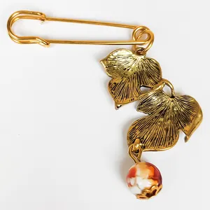 سنجاق سینه زنانه مدل گلبرگ