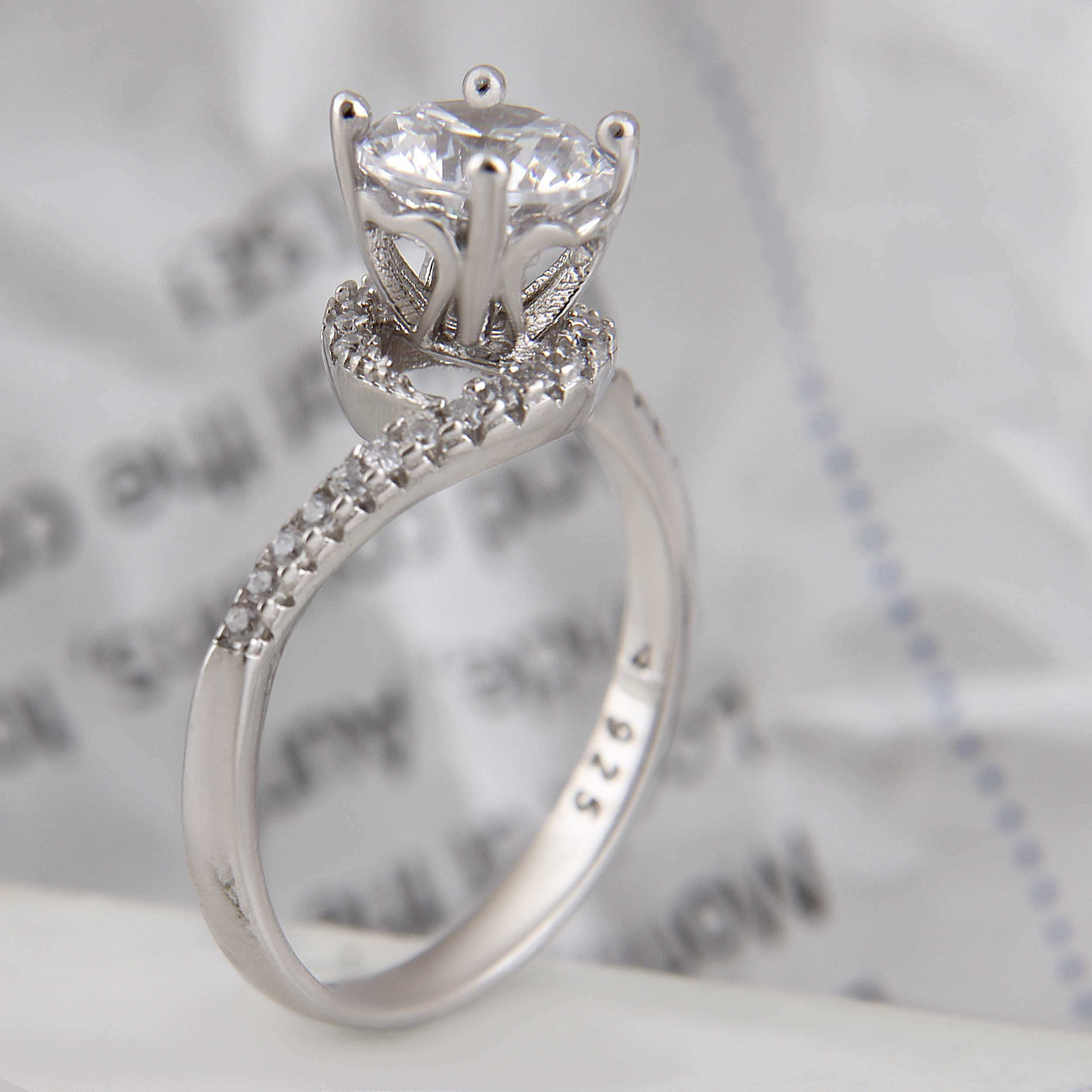 انگشتر نقره زنانه بازرگانی میلادی مدل نگین برلیان اتمی طرح نامزدی ابکاری رادیوم کد AWR_1425