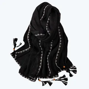 شال زنانه مدل نخی پلیسه وارداتی منگوله دار کد 8026