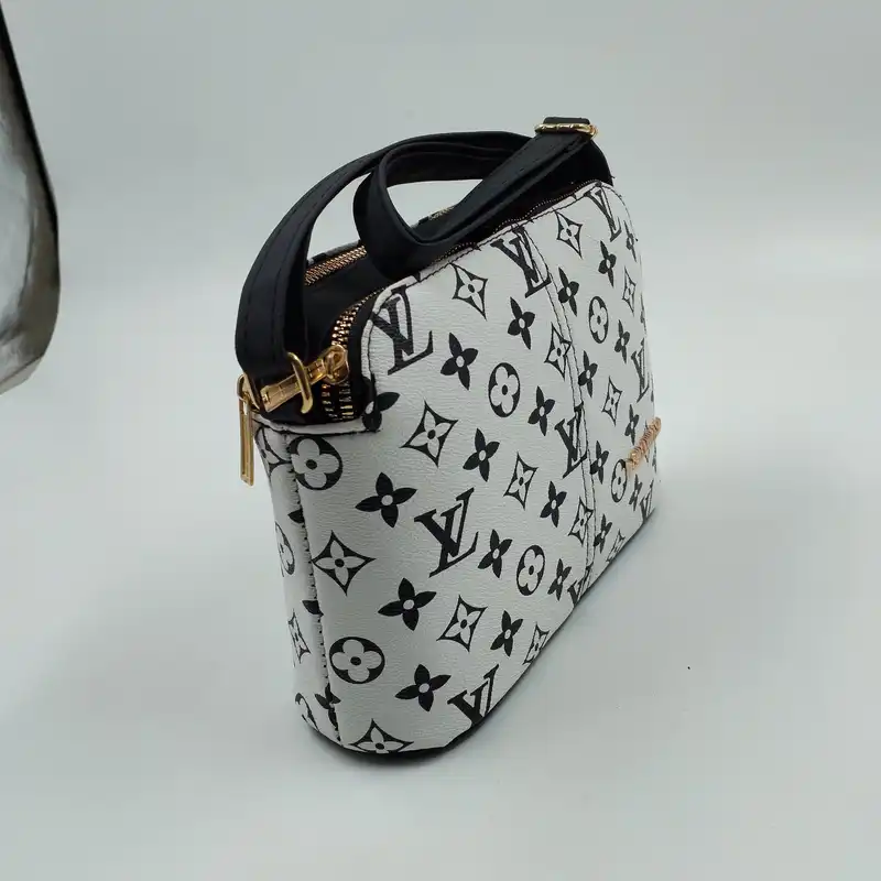 کیف پاسپورتی زنانه مدل کیف زنانه لویی ویتون 2124