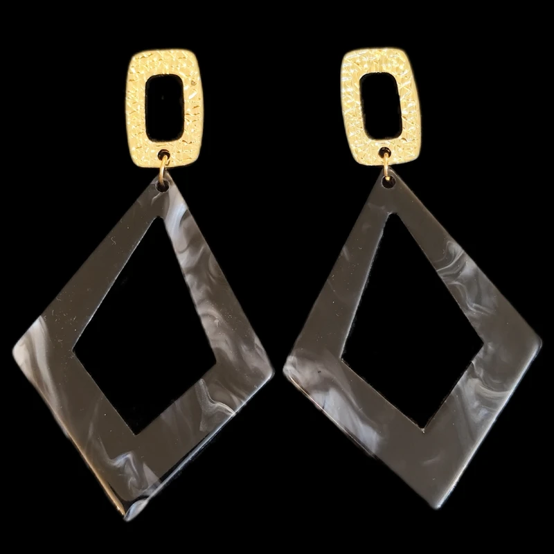 گوشواره میخی زنانه مدل مرمر