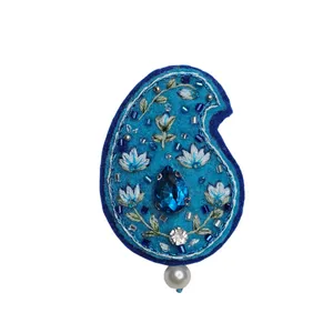 گل سینه دست ساز زنانه مدل بته فیروزه