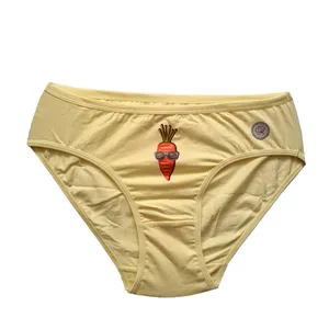 شورت زنانه فیتن فرخ زادی مدل فانتزی