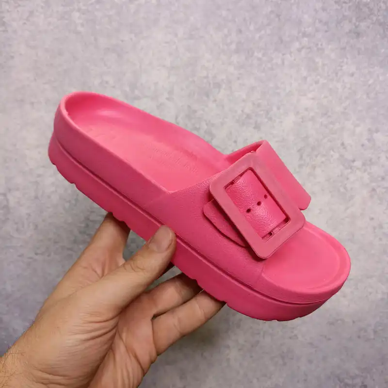 دمپایی زنانه پاپا مدل ثمین سگکدار کد 1536-DPK