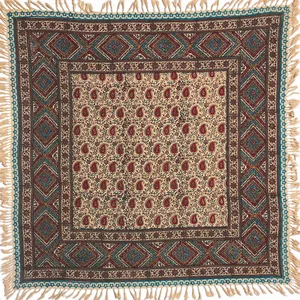 رومیزی قلمکار ممتاز اصفهان اثر عطريان طرح بته جقه مدل G115 سایز ۱۰۰*۱۰۰ سانتی متر