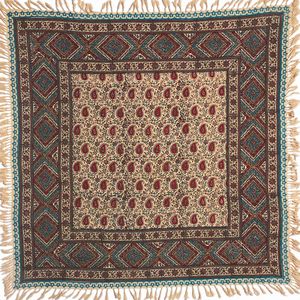 رومیزی قلمکار ممتاز اصفهان اثر عطريان طرح بته جقه مدل G115 سایز ۱۰۰*۱۰۰ سانتی متر
