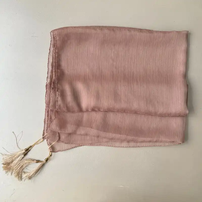 شال زنانه مدل حریر شیشه ای ساده و نازک منگوله دار کد 61