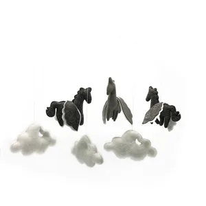 آویز اتاق کودک طرح ابر و اسب بالدار کد 6