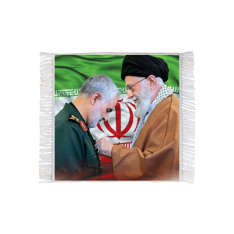 فرش ماشینی دیوارکوب مدل R1040 طرح سردار شهید حاج قاسم سلیمانی و رهبر سید علی خامنه ای