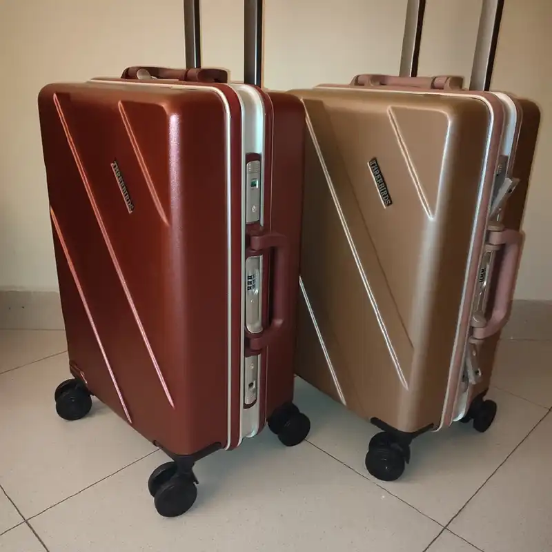 چمدان تری بردز مدل تراولی قفل دار سایز کوچک