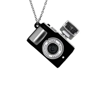 گردنبند برانت طرح دوربین عکاسی فلاش دار 