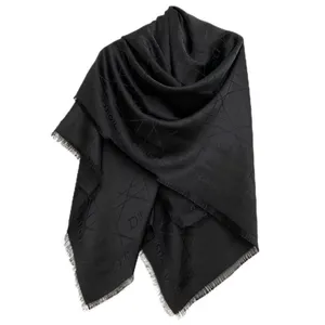 روسری زنانه مدل نخی ژاکارد لمه شنی طرح دیور کد 1206