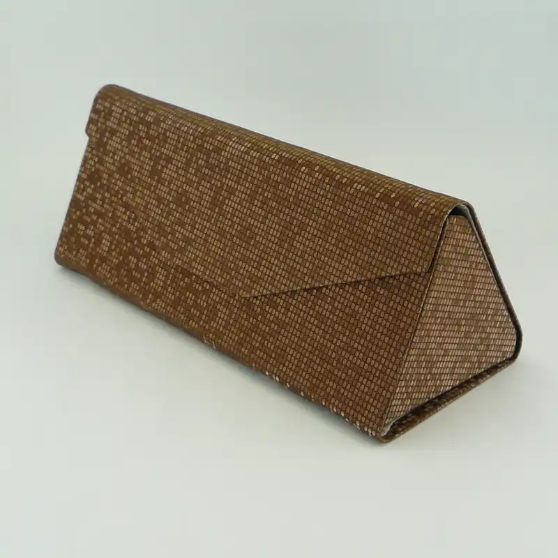 قاب عینک مدل  مثلثی تاشو کد 2