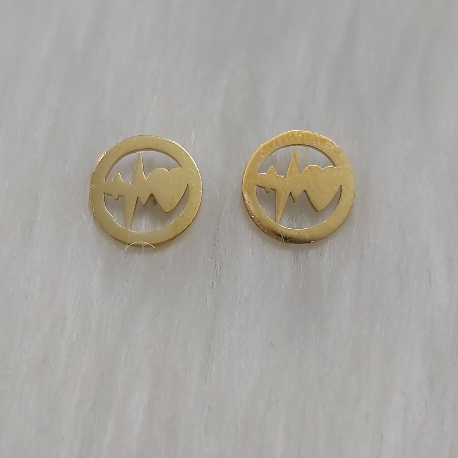 گوشواره زنانه مدل میخی طرح ضربان قلب کد beat112