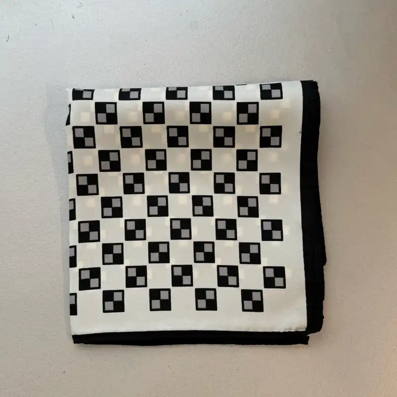 روسری زنانه مدل مینی اسکارف توییل مهمانی مجلسی اسپورت طرح مربع مربعی نقطه چینی