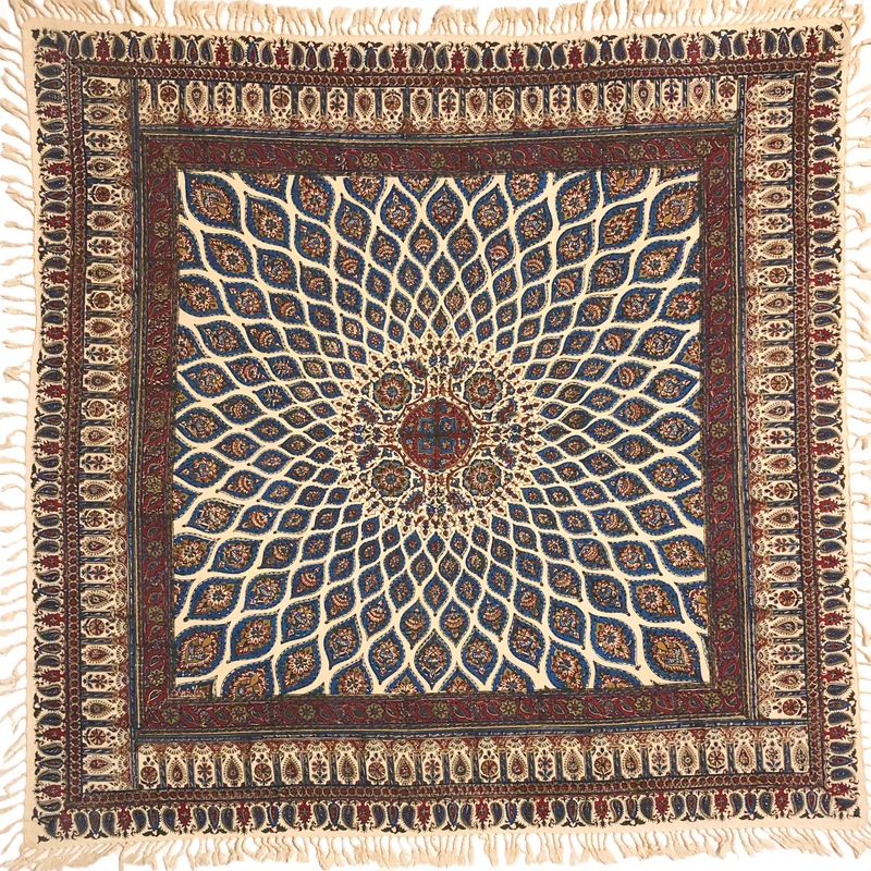 رومیزی قلمکار ممتاز اصفهان اثر عطريان طرح شیخ لطف اله مدل G122 سایز 120*120 سانتی متر