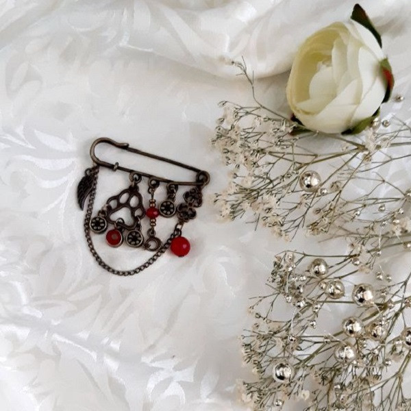 سنجاق سینه دخترانه مدل رد پا کد 1060 سنجاق سینه دخترانه مدل رد پا کد 1060