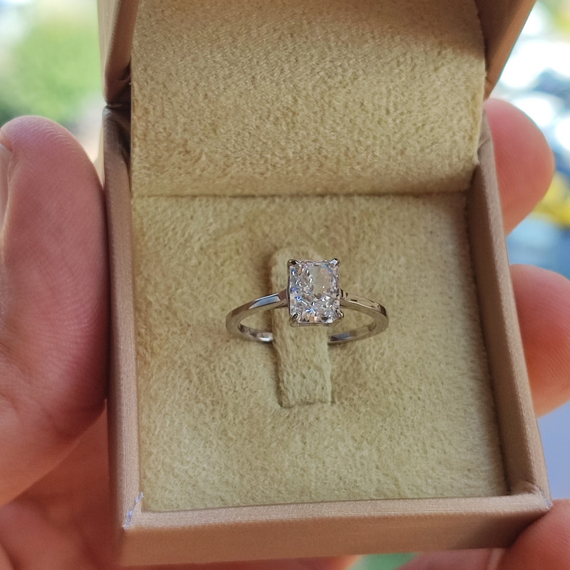 انگشتر نقره آیس کات زنانه کد 111 انگشتر نقره آیس کات زنانه کد 111