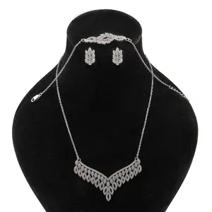 نیم ست نقره زنانه بازرگانی میلادی مدل فانتزی کد NTR_352