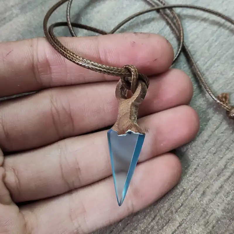 گردنبند مدل h13 طرح چاقو نینجا شب تاب