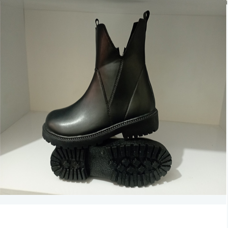 نیم بوت زنانه مدل بغل زیپ دار کد 07 رنگ مشکی