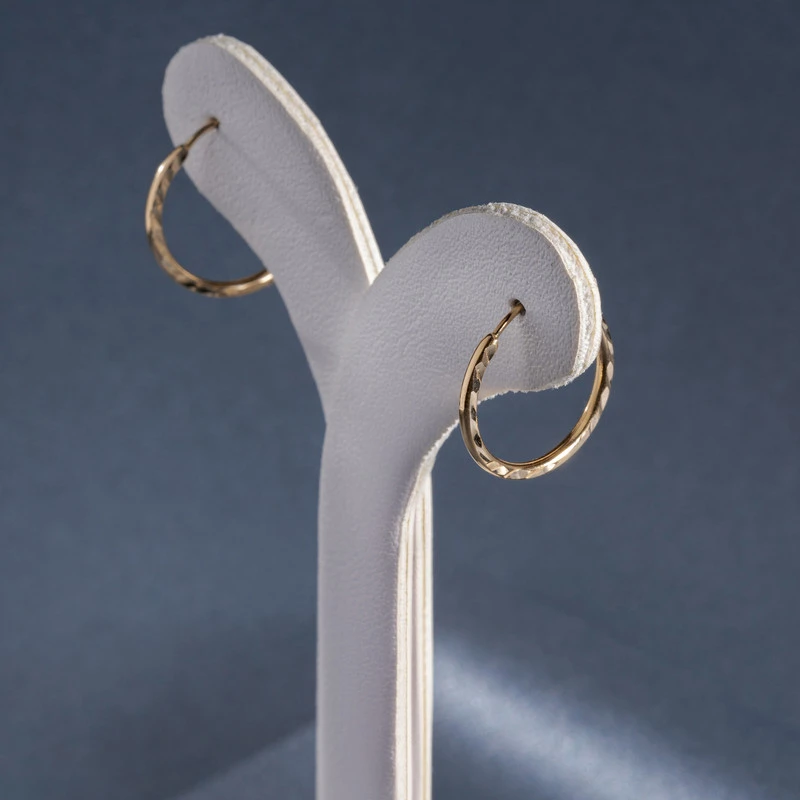 عکس شماره 4 : گوشواره طلا 18 عیار زنانه با طرح تراشدار مدل dk521