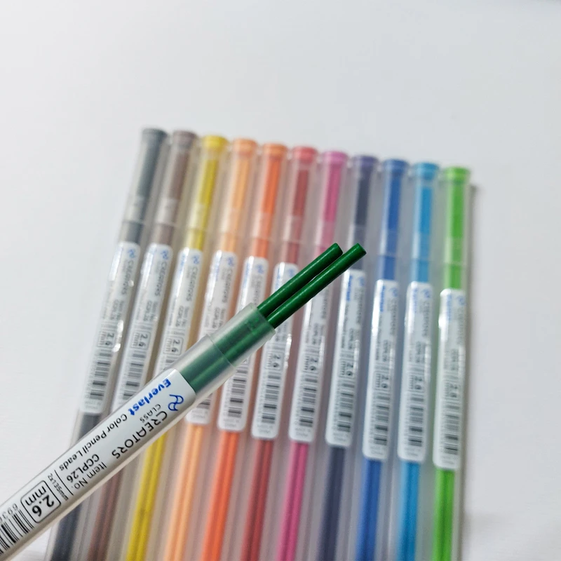 عکس شماره 8 : نوک مداد نوکی 2.6 میلی متری کریتورز کلاس مدل everlast به همراه برچسب